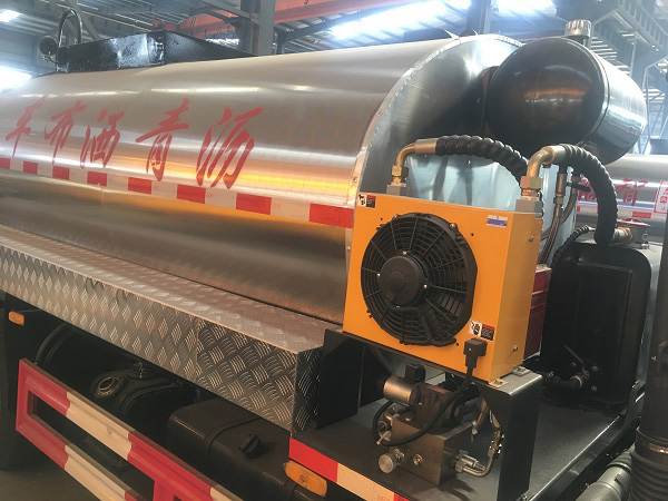 Sinosun 4m3 asphalt spreader truck will be exported to Mongolia soon_2